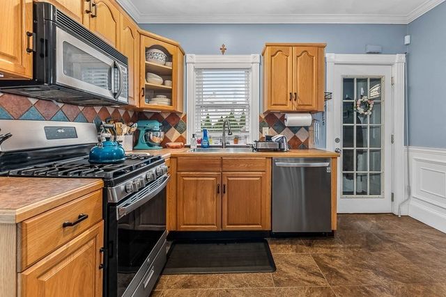 125 Vine St, East Providence, RI 02914