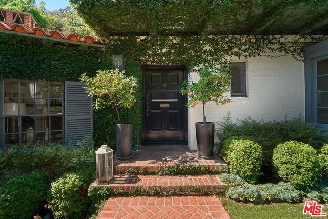 2097 Outpost Drive, Los Angeles, CA 90068