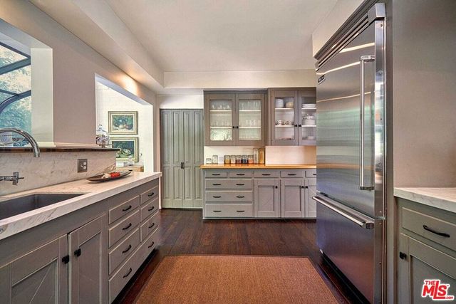 2097 Outpost Drive, Los Angeles, CA 90068