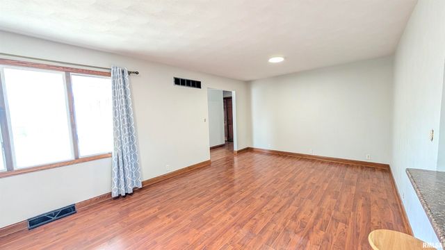 1267 E LOCUST Street, Canton, IL 61520