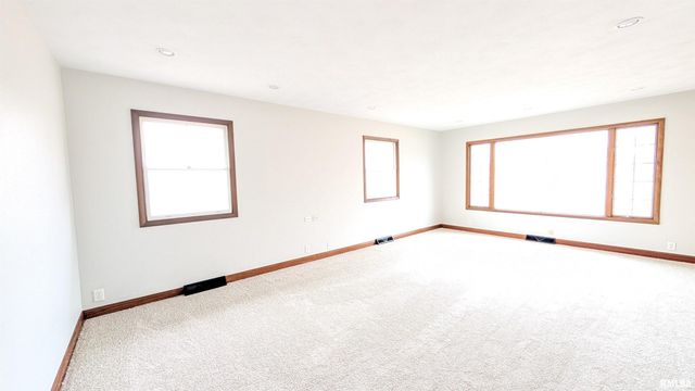 1267 E LOCUST Street, Canton, IL 61520