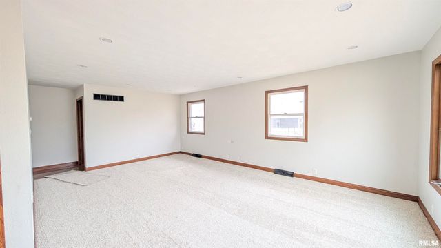 1267 E LOCUST Street, Canton, IL 61520