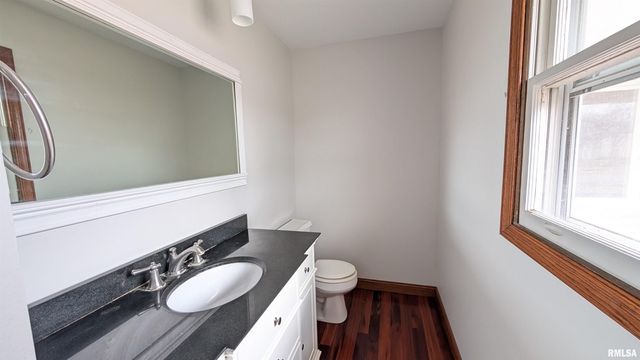 1267 E LOCUST Street, Canton, IL 61520