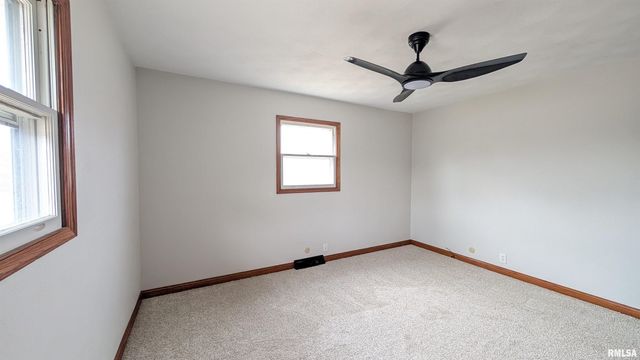 1267 E LOCUST Street, Canton, IL 61520