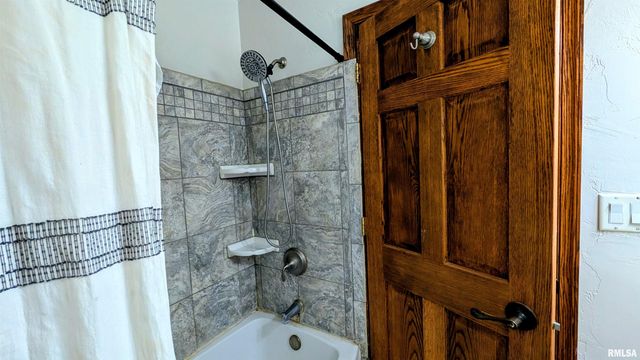 1267 E LOCUST Street, Canton, IL 61520