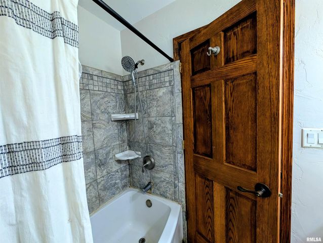 1267 E LOCUST Street, Canton, IL 61520