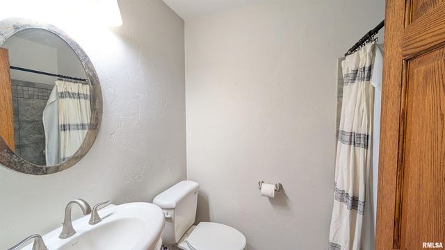 1267 E LOCUST Street, Canton, IL 61520