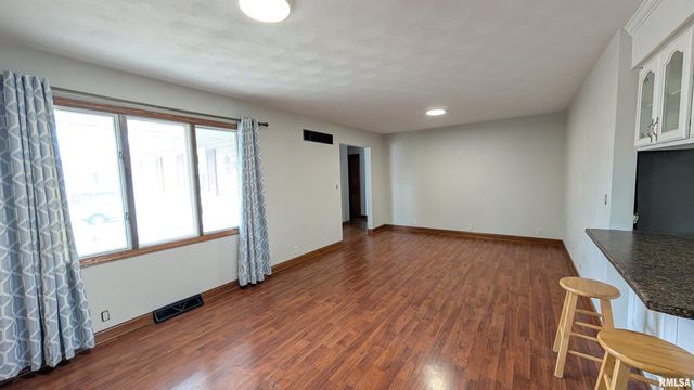 1267 E LOCUST Street, Canton, IL 61520