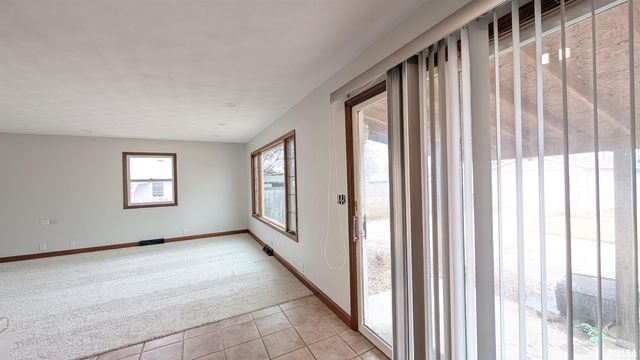 1267 E LOCUST Street, Canton, IL 61520