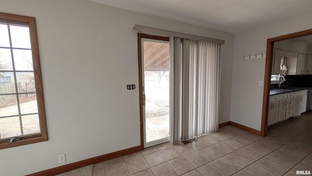 1267 E LOCUST Street, Canton, IL 61520