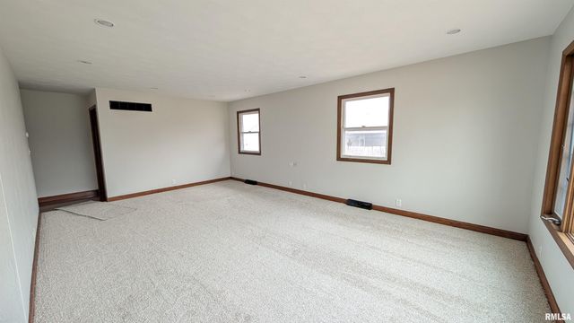 1267 E LOCUST Street, Canton, IL 61520