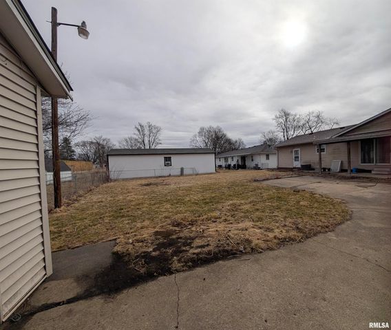 1267 E LOCUST Street, Canton, IL 61520