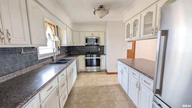 1267 E LOCUST Street, Canton, IL 61520