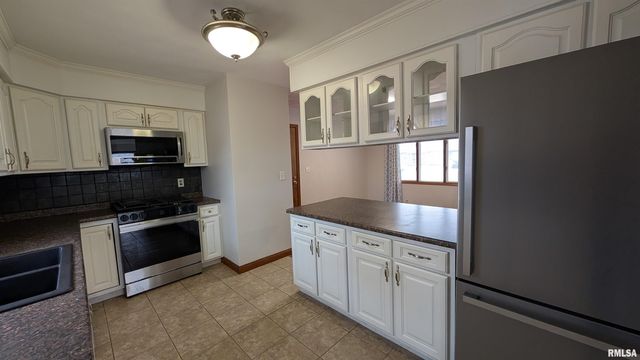 1267 E LOCUST Street, Canton, IL 61520