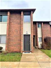 33853 PONDVIEW Circle 23, Livonia, MI 48152
