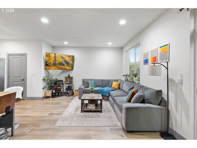 2896 Se 87TH Ave, Portland, OR 97266