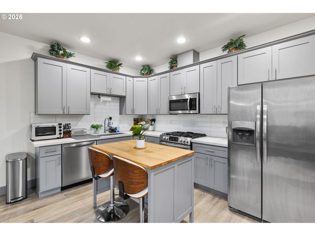 2896 Se 87TH Ave, Portland, OR 97266