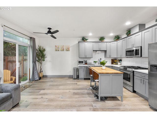 2896 Se 87TH Ave, Portland, OR 97266