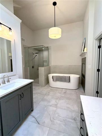 6736 NW Monticello Terrace, Parkville, MO 64152