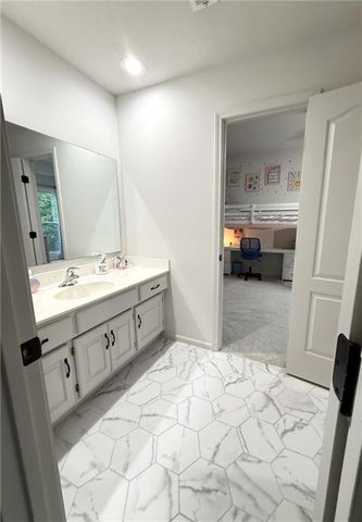 6736 NW Monticello Terrace, Parkville, MO 64152
