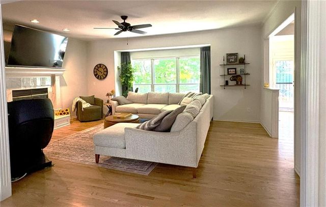 6736 NW Monticello Terrace, Parkville, MO 64152