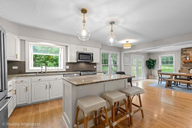 986 Commonwealth Court, Barrington, IL 60010
