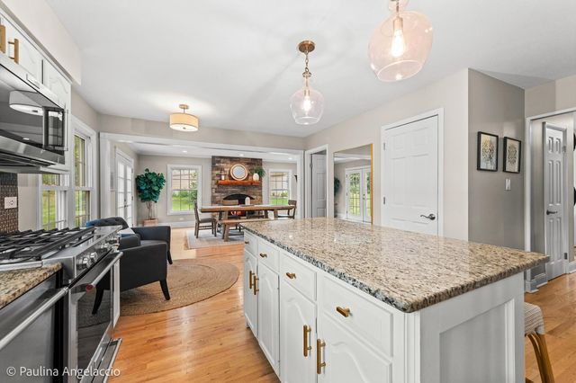 986 Commonwealth Court, Barrington, IL 60010