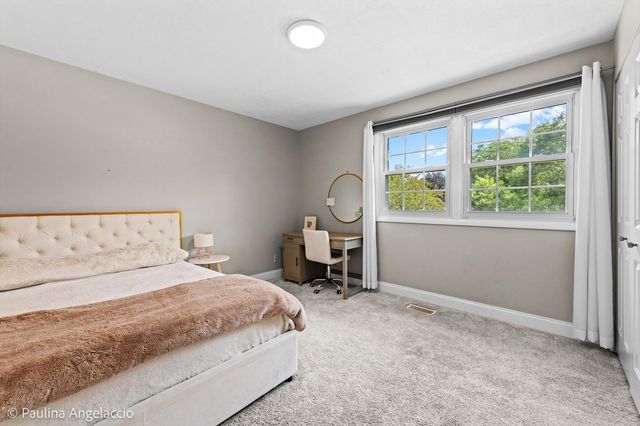 986 Commonwealth Court, Barrington, IL 60010