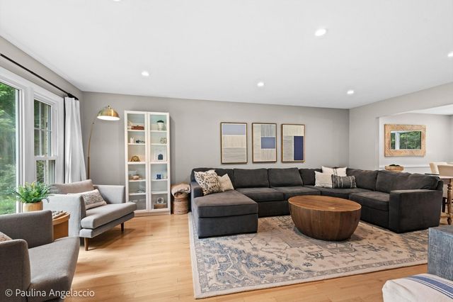 986 Commonwealth Court, Barrington, IL 60010