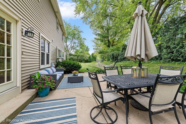 986 Commonwealth Court, Barrington, IL 60010