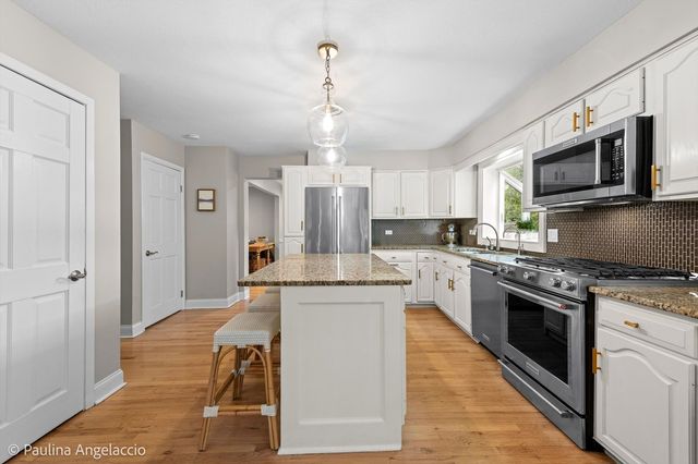 986 Commonwealth Court, Barrington, IL 60010