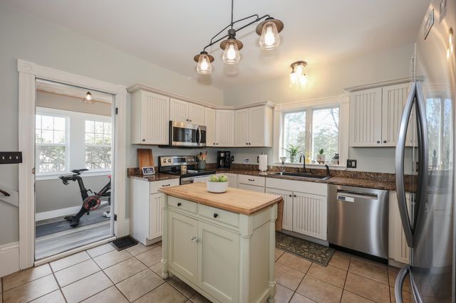 279 Sagamore Street, Manchester, NH 03104