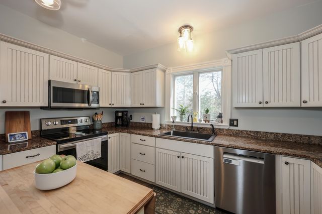 279 Sagamore Street, Manchester, NH 03104