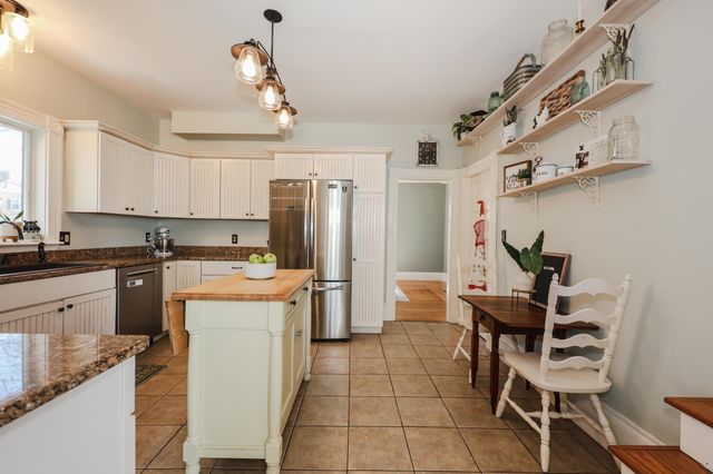 279 Sagamore Street, Manchester, NH 03104