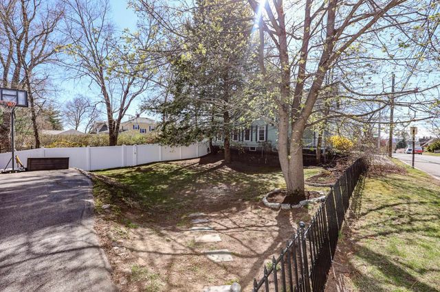 279 Sagamore Street, Manchester, NH 03104