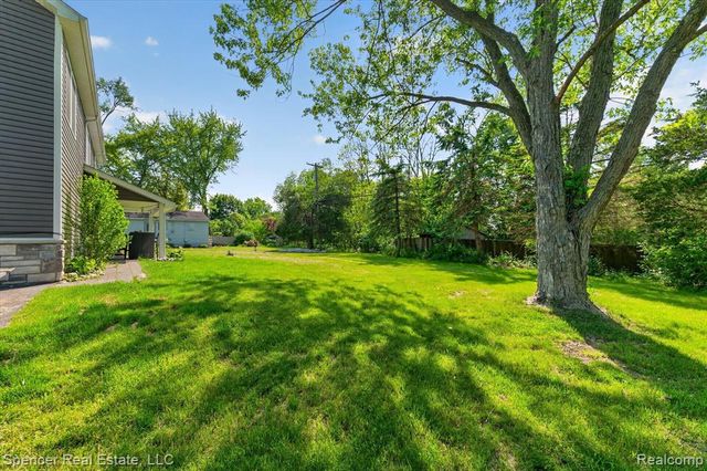 6415 Sunnydale Road, Clarkston, MI 48346