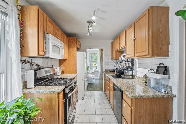 4673 Dearborndale Street, Dearborn Heights, MI 48125