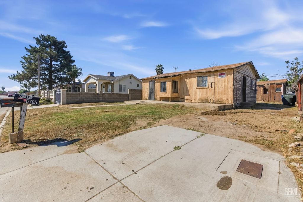 6705 Betty Street, Bakersfield, CA 93307