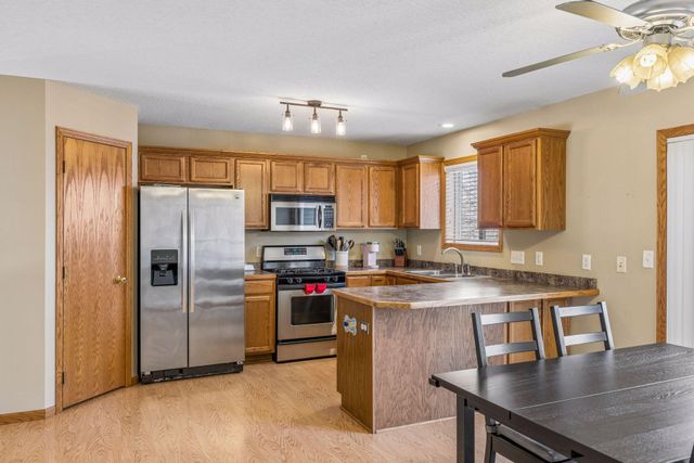 2617 Burl Oak Curve, Hudson, WI 54016