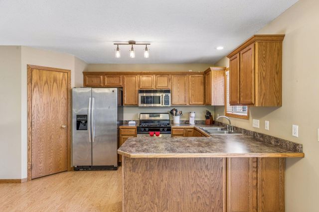 2617 Burl Oak Curve, Hudson, WI 54016