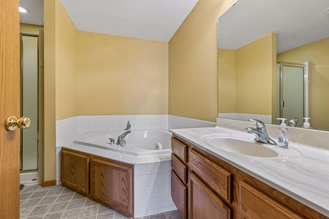 2617 Burl Oak Curve, Hudson, WI 54016