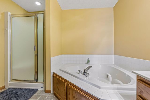 2617 Burl Oak Curve, Hudson, WI 54016