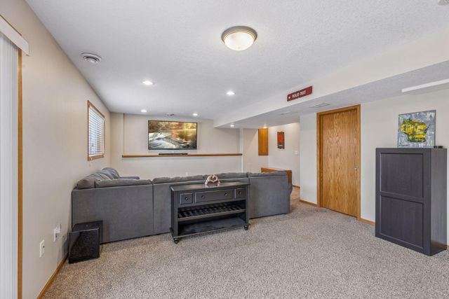 2617 Burl Oak Curve, Hudson, WI 54016