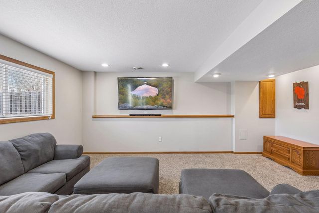 2617 Burl Oak Curve, Hudson, WI 54016