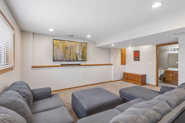 2617 Burl Oak Curve, Hudson, WI 54016