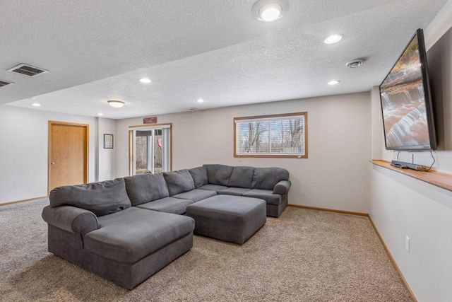 2617 Burl Oak Curve, Hudson, WI 54016