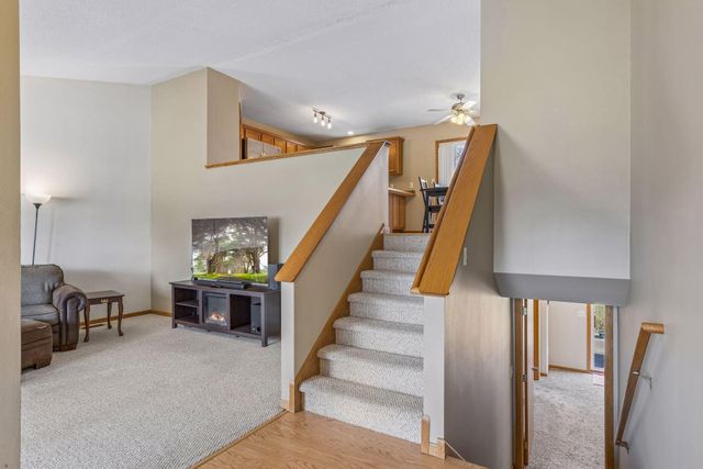 2617 Burl Oak Curve, Hudson, WI 54016