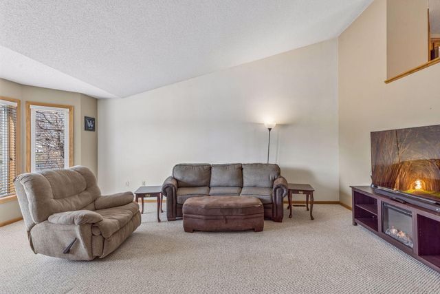 2617 Burl Oak Curve, Hudson, WI 54016