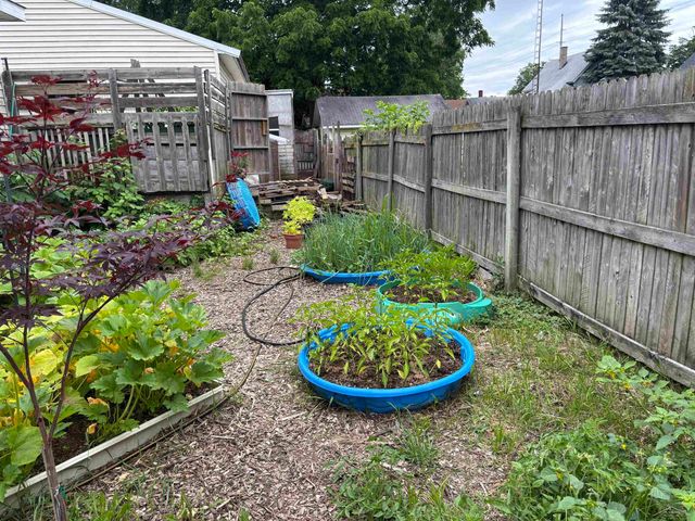 211 James Street, Dowagiac, MI 49047