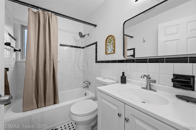 22459 Wilmot Avenue, Eastpointe, MI 48021